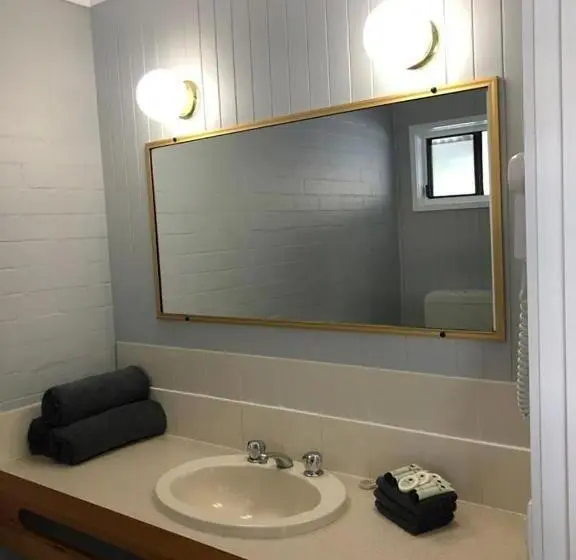 デラックスルーム, Country Roads Motor Inn