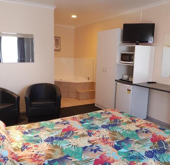 חדר סטנדרט עם כניסה לספא, Wentworth Central Motor Inn