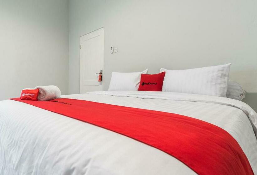 스탠다드 룸, Reddoorz Plus Near Rs Usu Medan 2