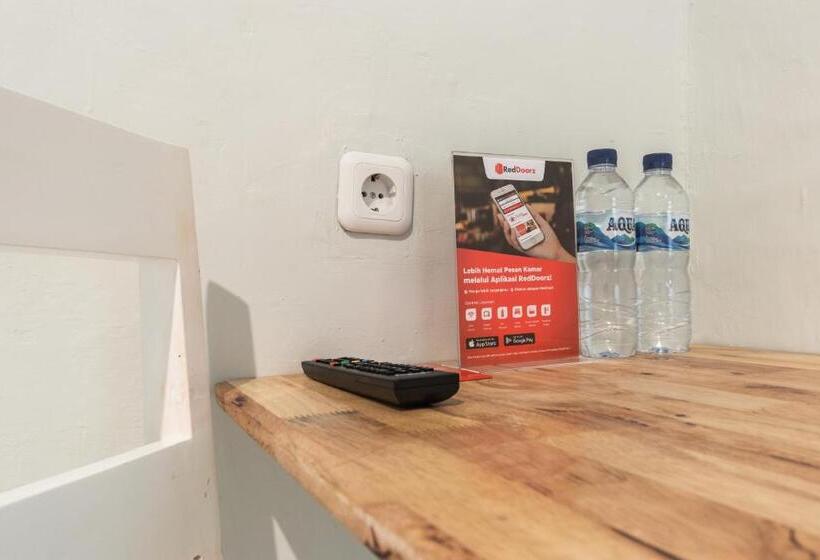 Номер Стандарт, Reddoorz Plus Near Rs Usu Medan 2