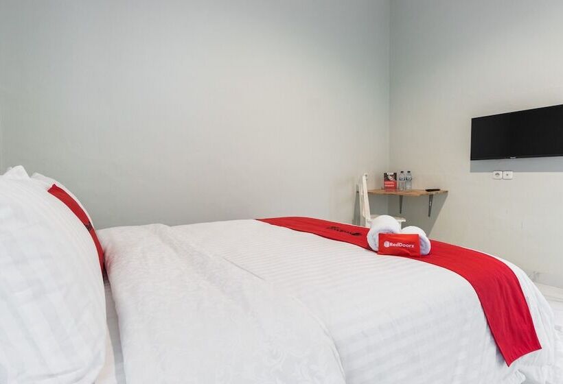 Номер Стандарт, Reddoorz Plus Near Rs Usu Medan 2