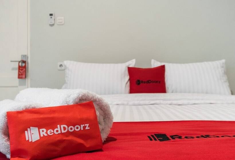 스탠다드 룸, Reddoorz Plus Near Rs Usu Medan 2