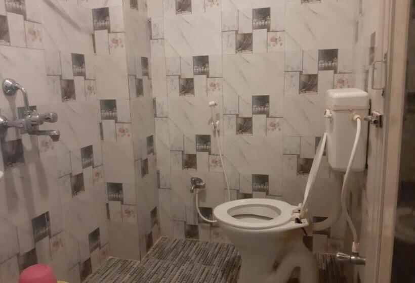 Quarto Deluxe, Goroomgo Shree Bhumi Puri