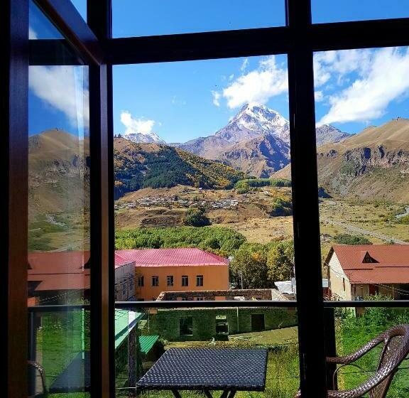 اتاق استاندارد با بالکن, North Kazbegi