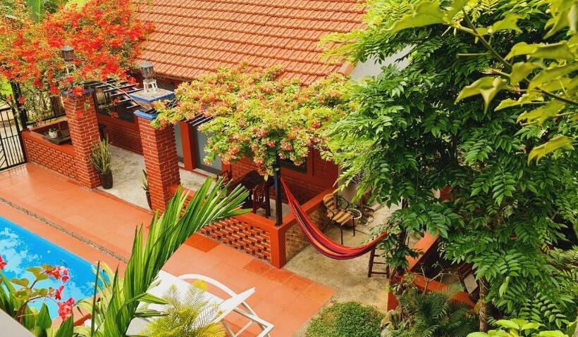 اتاق استاندارد با چشم‌انداز استخر, Vu S Homestay