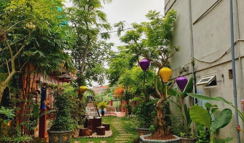 اتاق استاندارد با چشم‌انداز استخر, Vu S Homestay