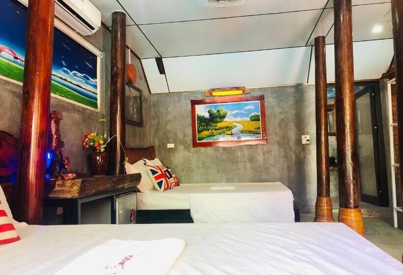 اتاق استاندارد با چشم‌انداز استخر, Vu S Homestay