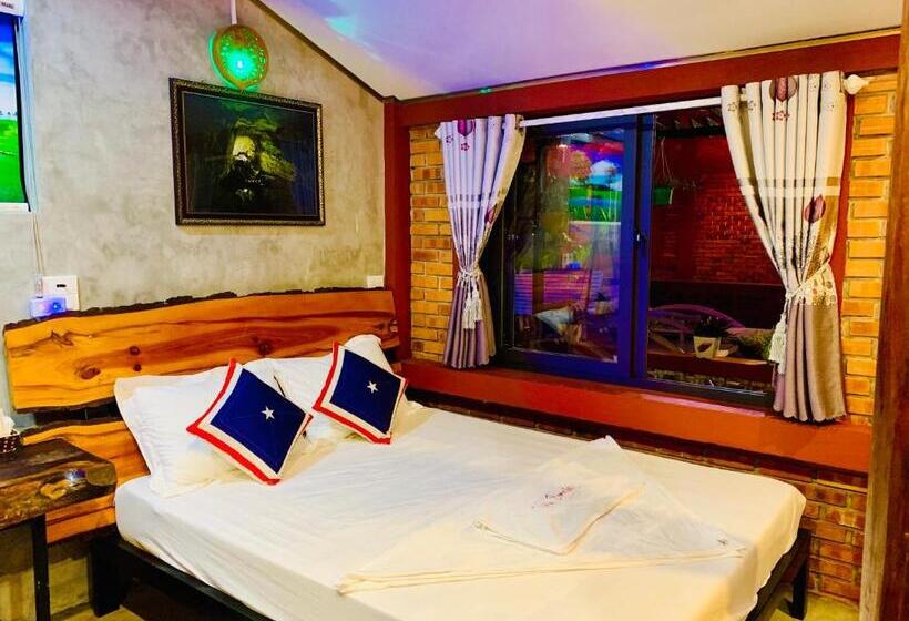 اتاق استاندارد با چشم‌انداز استخر, Vu S Homestay