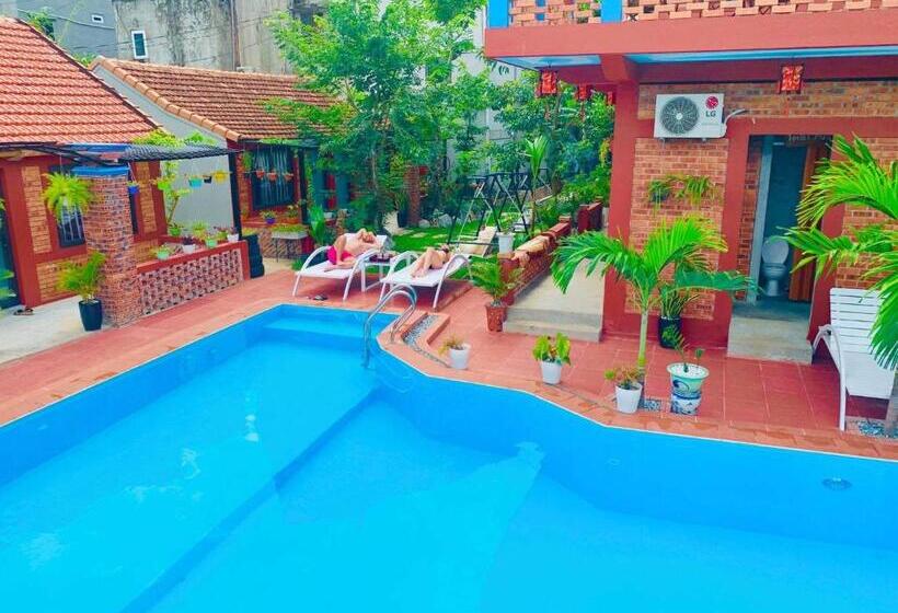اتاق استاندارد با چشم‌انداز استخر, Vu S Homestay