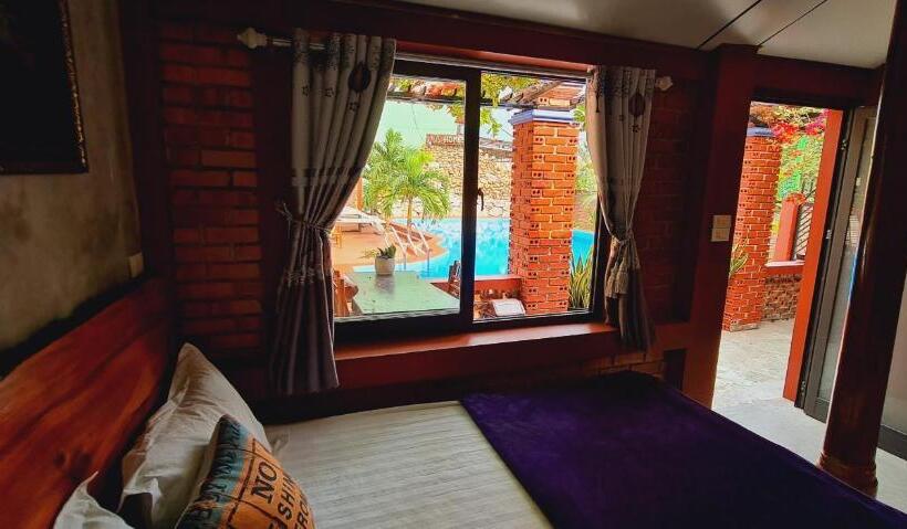 اتاق استاندارد با چشمانداز استخر, Vu S Homestay
