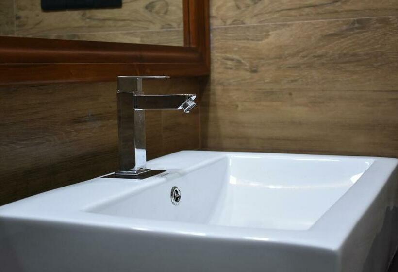 اتاق لوکس, Forest Edge Safari Villa