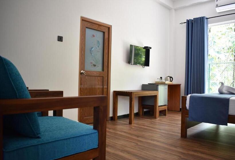 اتاق لوکس, Forest Edge Safari Villa