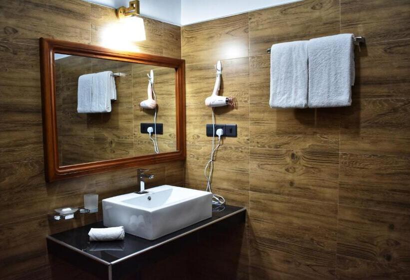 اتاق لوکس, Forest Edge Safari Villa