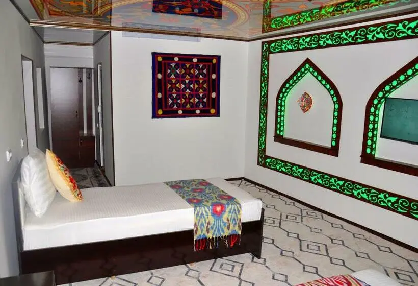 اتاق استاندارد سه تخته با بالکن, Khiva Tosh Darvoza & Trip Service