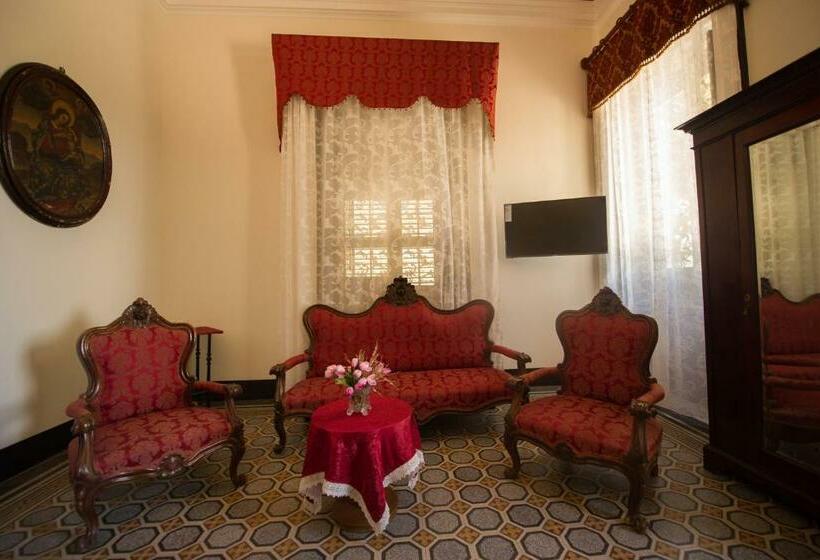 带园景的小型套房, Villa Le Torri B&b