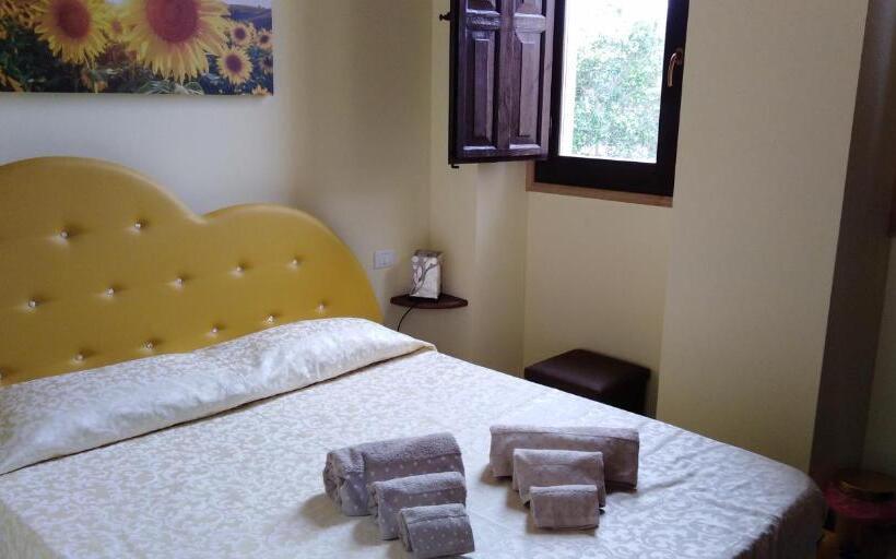 Standard room with outdoor bath, Villa Le Torri B&b
