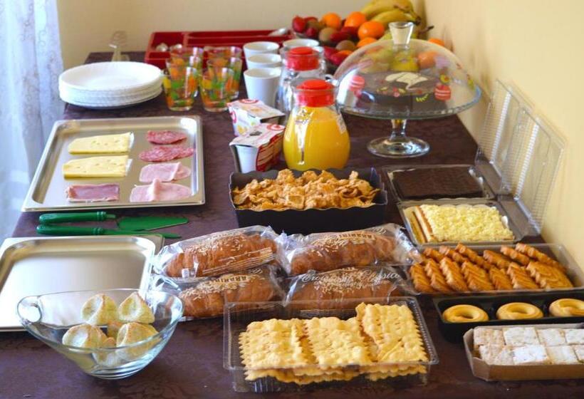 اتاق لوکس با چشم‌انداز استخر, The Swan B&b