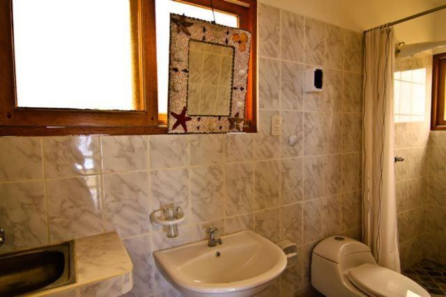 بنجلو قياسى, Oceanic Bungalows