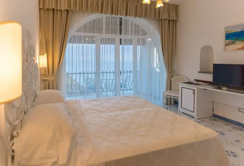 オーシャンビュースーペリアールーム, Grand Hotel Le Rocce