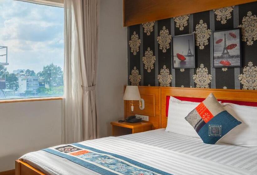 اتاق سوپریور, Anh Dao