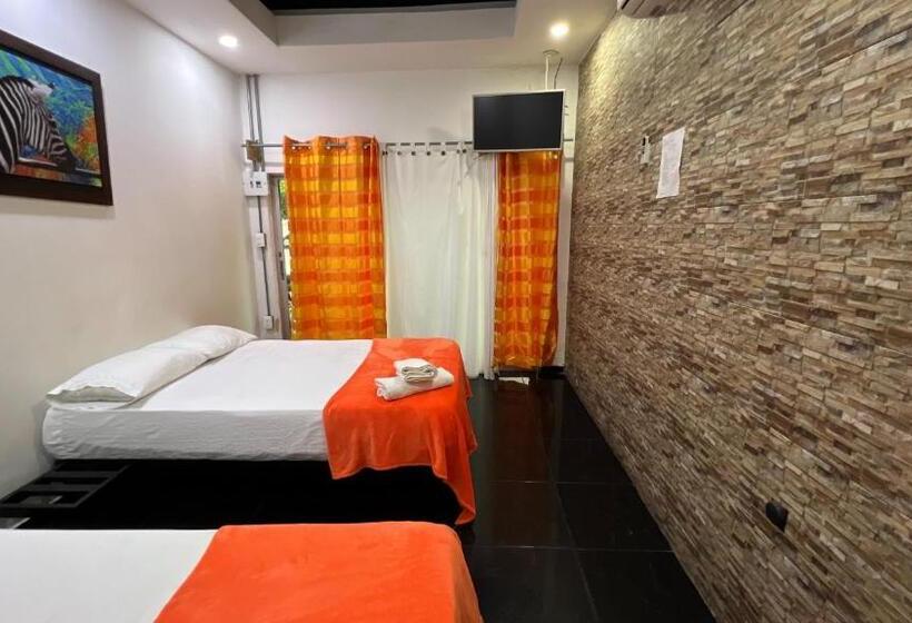 חדר קלאסי לשלושה, Family House Rodadero