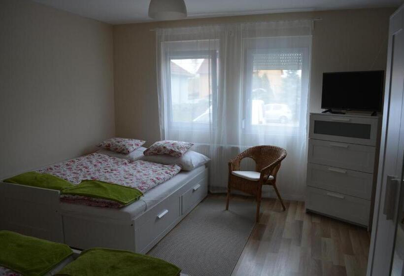 침실 1개 아파트, Napsugár Vendégház