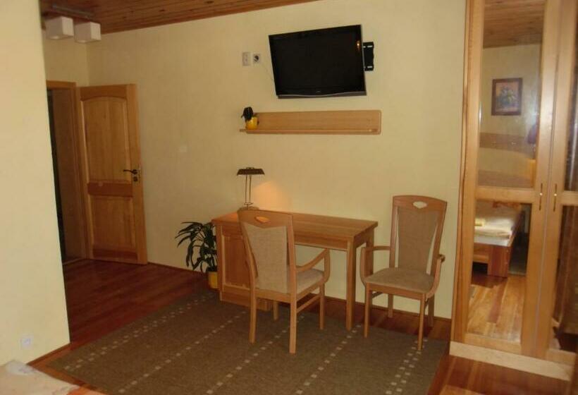 Номер Стандарт с Балконом, Penzion Tri Klasy