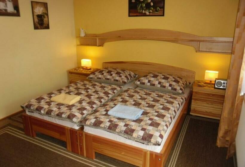 Номер Стандарт с Балконом, Penzion Tri Klasy