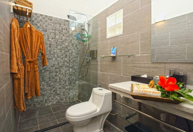 بنجلو قياسى مطلّ علي الحديقة, Eden Beach Resort By Ehm