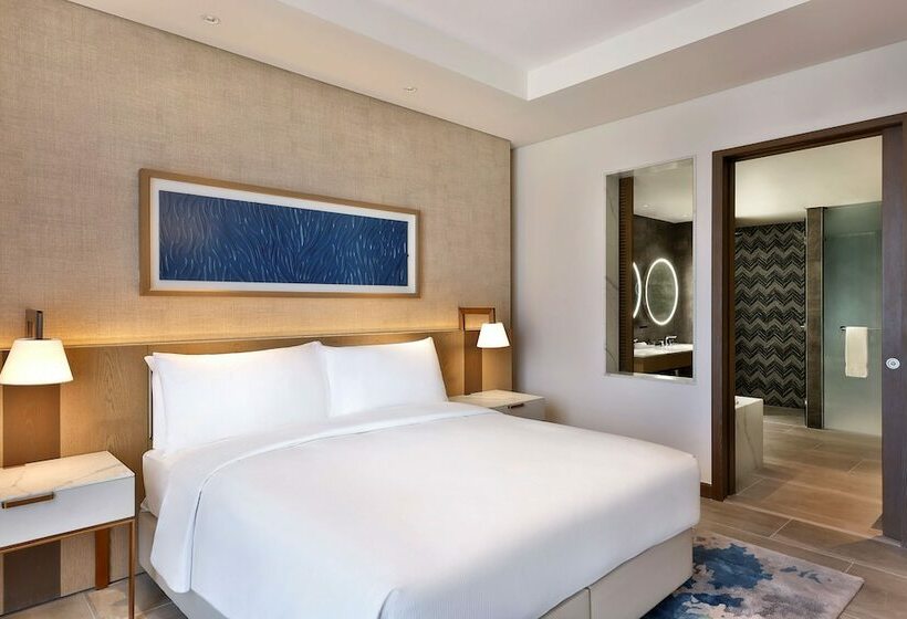 Номер Deluxe Вид на Бассейн, Hilton Abu Dhabi Yas Island