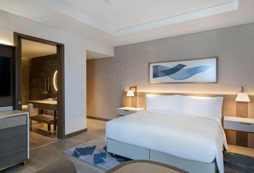 اتاق لوکس با چشم‌انداز, Hilton Abu Dhabi Yas Island