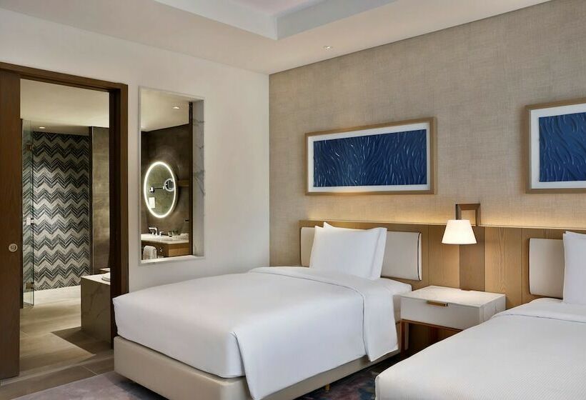 Номер Deluxe с Видом, Hilton Abu Dhabi Yas Island