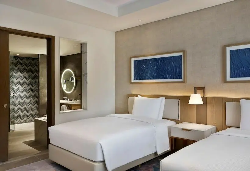 اتاق لوکس با چشم‌انداز, Hilton Abu Dhabi Yas Island