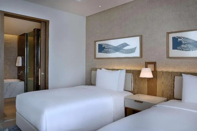 اتاق لوکس با چشم‌انداز, Hilton Abu Dhabi Yas Island