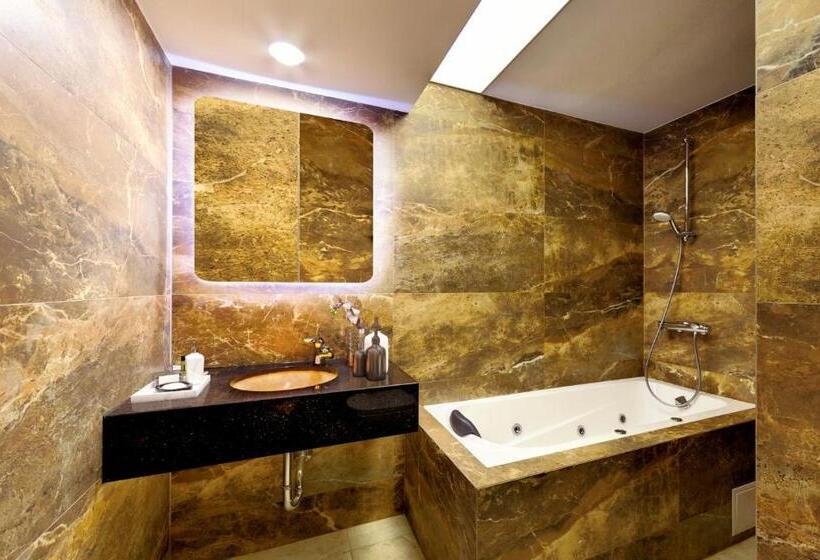 디럭스 자쿠지룸, Tsarevets Design And Spa