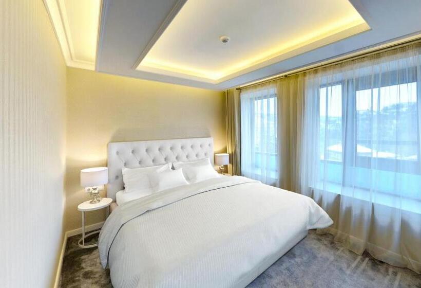 اتاق لوکس با چشم‌انداز, Tsarevets Design And Spa