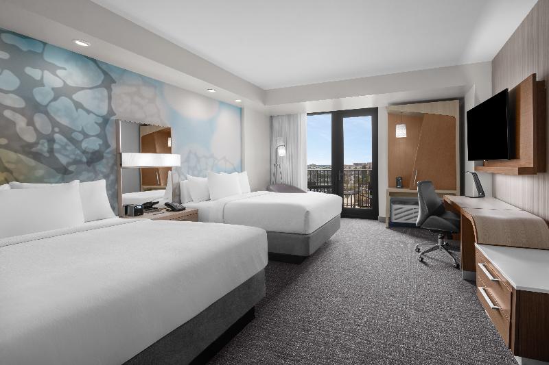غرفة قياسية سرير ملكى, Courtyard By Marriott Clearwater Beach