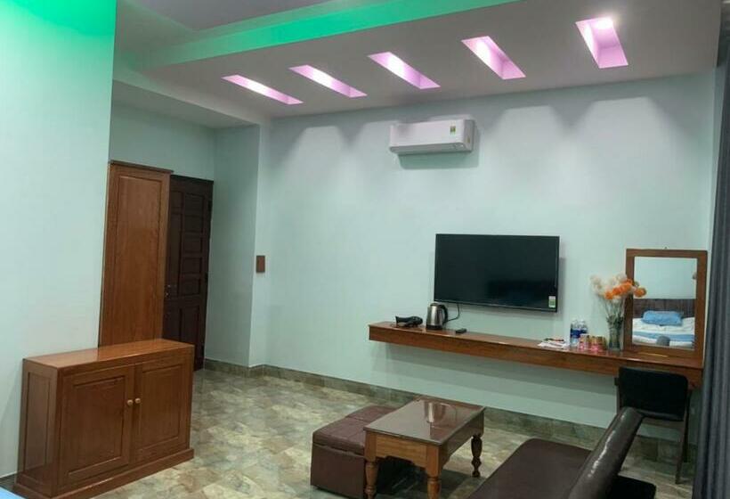 اتاق لوکس با بالکن, Khách Sạn Nghinh Phong Beach Tuy Hòa