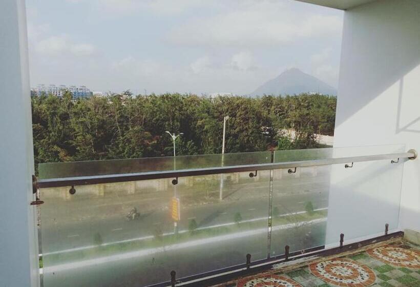 اتاق لوکس با بالکن, Khách Sạn Nghinh Phong Beach Tuy Hòa