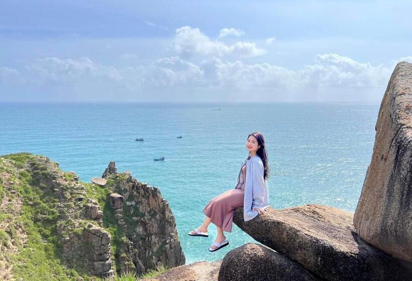 اتاق لوکس با بالکن, Khách Sạn Nghinh Phong Beach Tuy Hòa