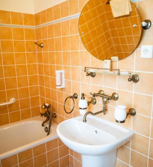 חדר סטנדרט מותאם לאדם עם מוגבלויות, Libušín & Maměnka Národní Kulturní Památky