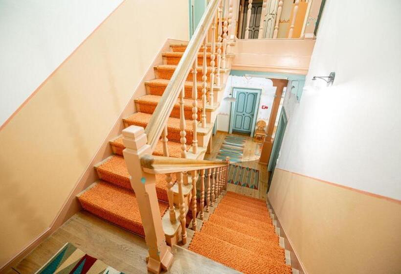 סוויטה עם טרסה, Libušín & Maměnka Národní Kulturní Památky