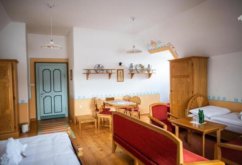 סוויטה עם טרסה, Libušín & Maměnka Národní Kulturní Památky