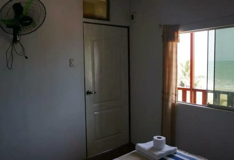 اتاق استاندارد با چشم‌انداز دریا, Hostel Paqaryi