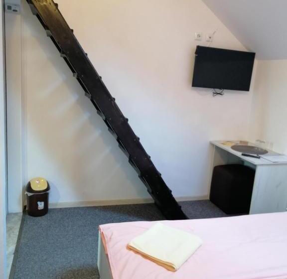 غرفة عائلية, Casa Greta