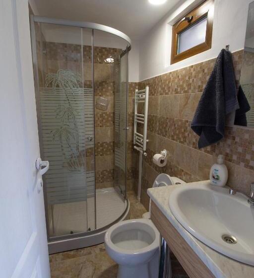 غرفة عائلية, Casa Greta