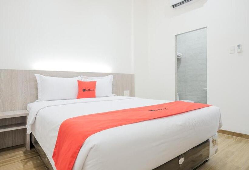 Номер Deluxe, Reddoorz Plus @ Jalan Juanda Medan