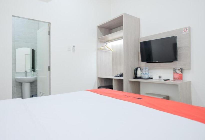 Номер Deluxe, Reddoorz Plus @ Jalan Juanda Medan