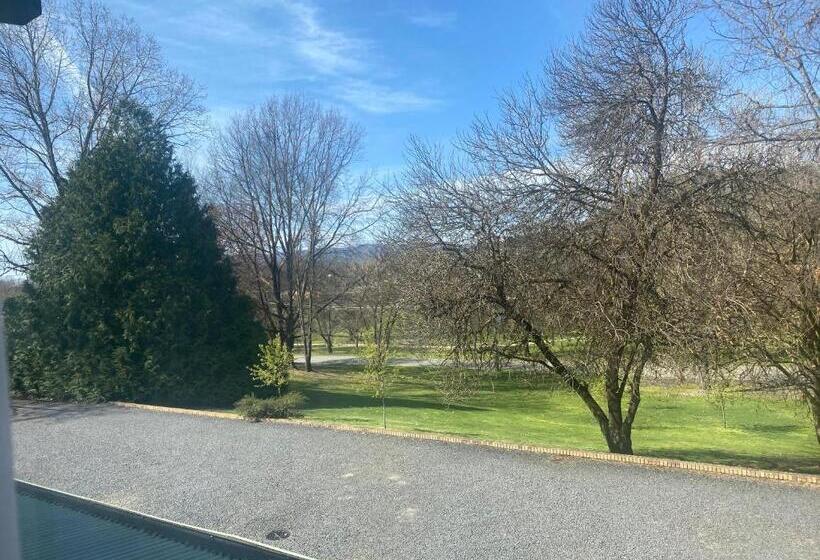 三人经典房间, Tumbarumba Motel & Elms Restaurant