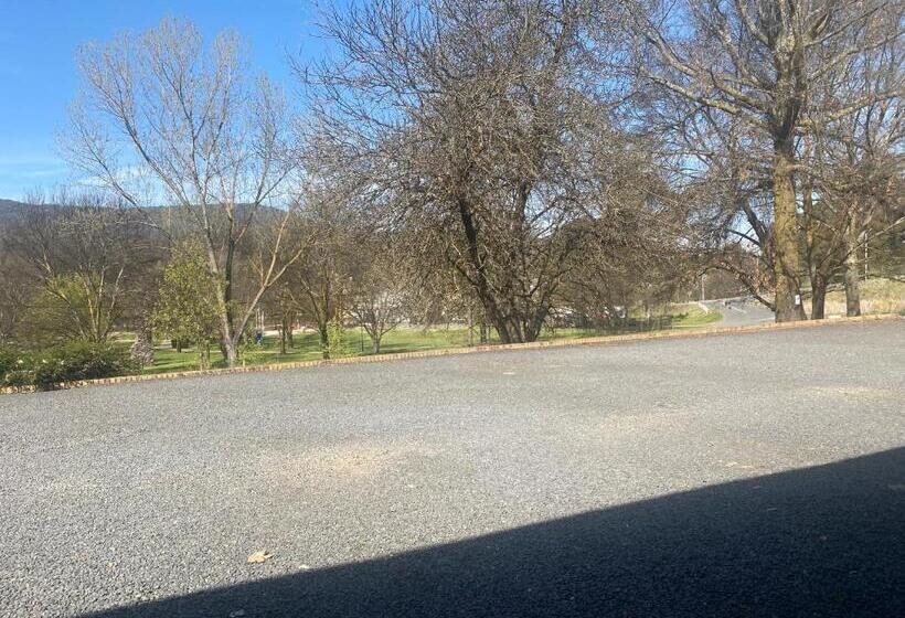 舒适三人间, Tumbarumba Motel & Elms Restaurant